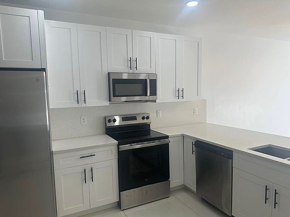 5th image of 1145-1147 Gilbert Ave S
