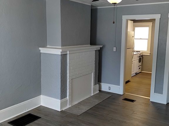 3rd image of 831 N Oleander Ave APT 2