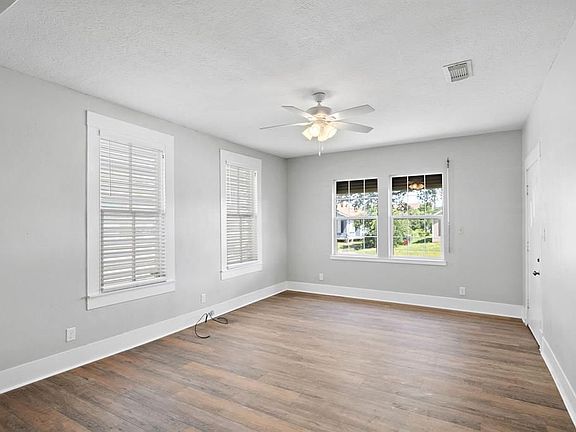 2nd image of 4905 Avenue P