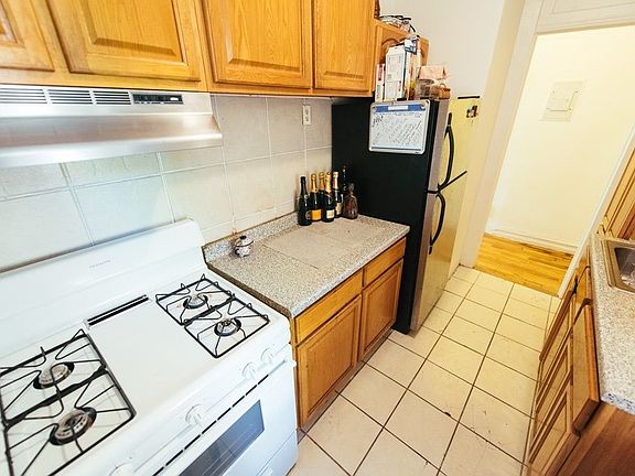 4th image of 930 Saint Nicholas Ave APT 2