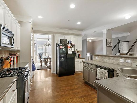4th image of 215 Aldridge Pl