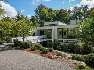 30 White Pine Ln, West Hartford, CT 06107