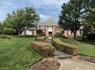 8410 Arrowhead Farm Dr, Burr Ridge, IL 60527