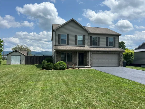729 Skylark Dr, Connellsville, PA 15425