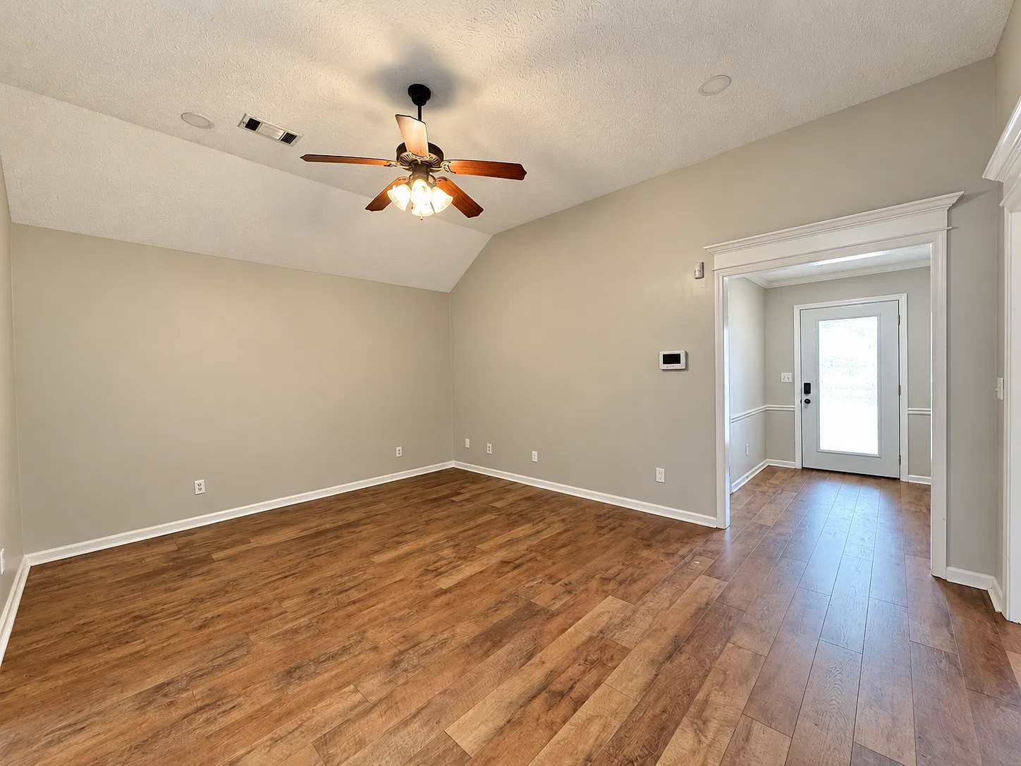 3 bed, 1421 sqft, $1,650 — Photo 4