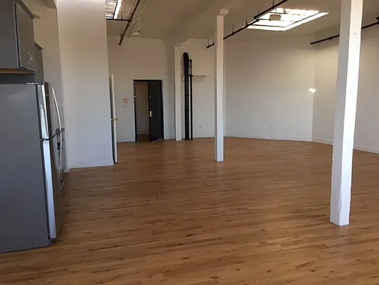 Rented by Esquire Management Corp | media 18