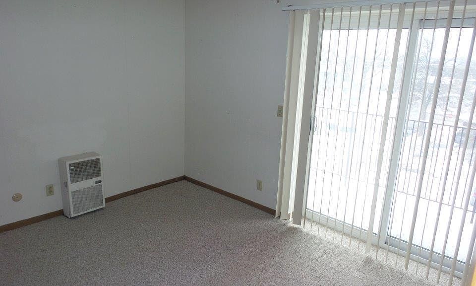 2nd image of 625 3rd St SW