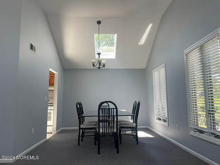 256 Lawrence Ave — Photo 10