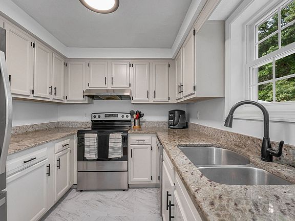5th image of 34 Lowell Rd APT 15
