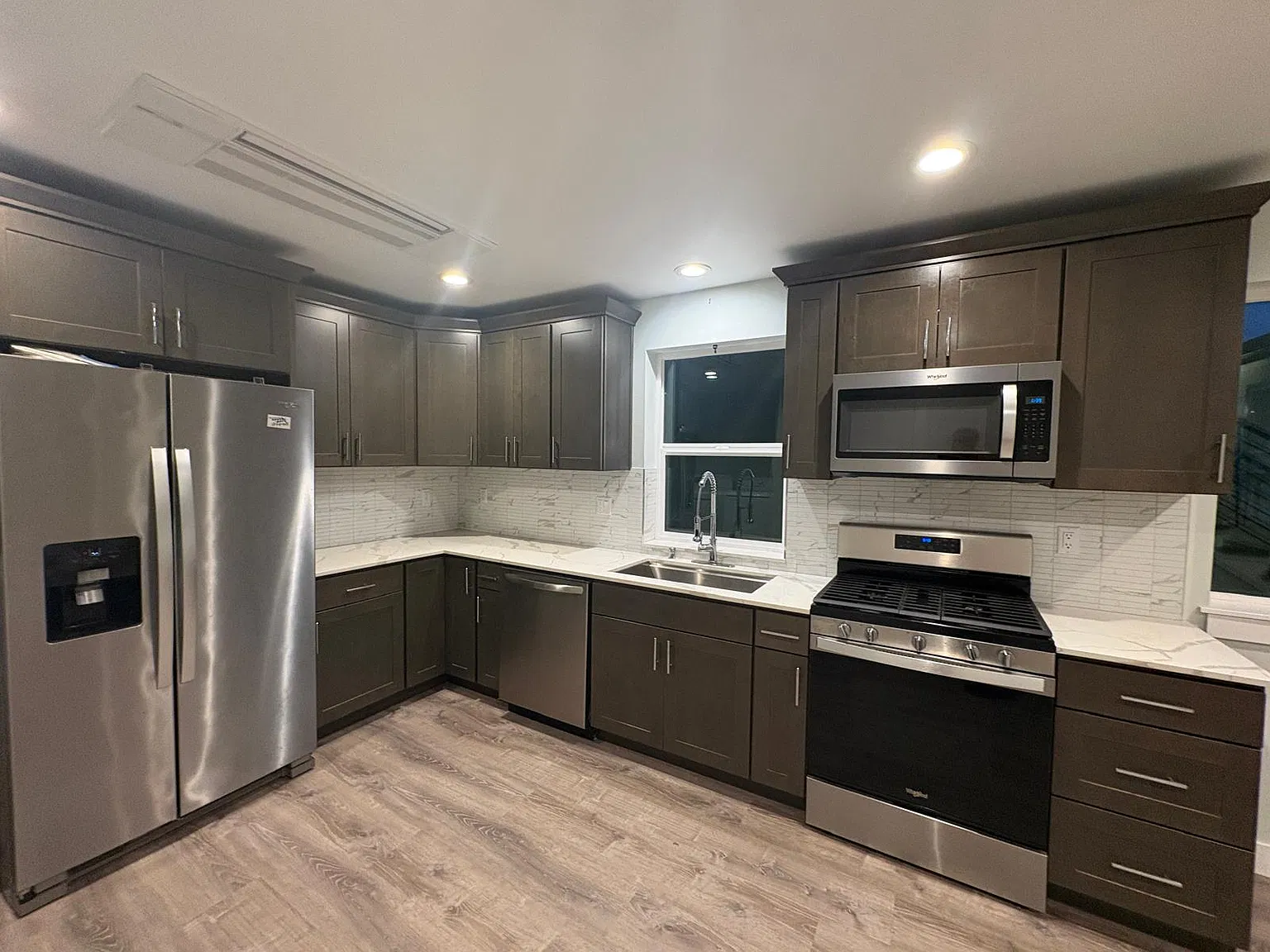 2 bed, 832 sqft, $2,650 — Photo 2