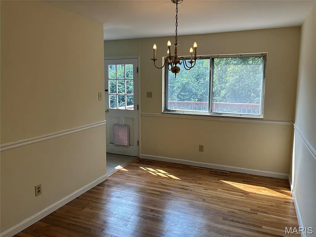 4 bed, 2.0 bath, 1064 sqft, $2,300 — Photo 4
