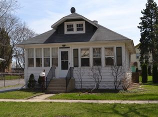 131 E Slade St, Palatine, IL 60067