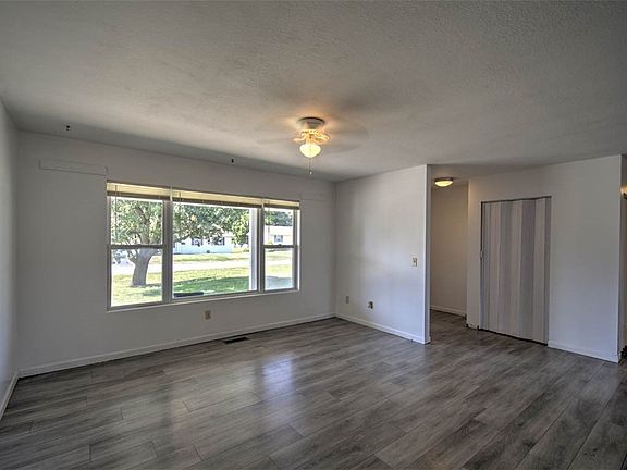 4th image of 514 Debbie Dr