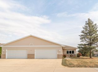 4409 Reflection Ln, Waterloo, IA 50701