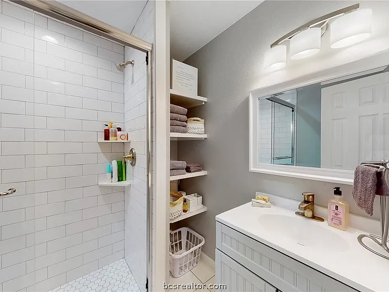 513 Boyett St #1 — Photo 10