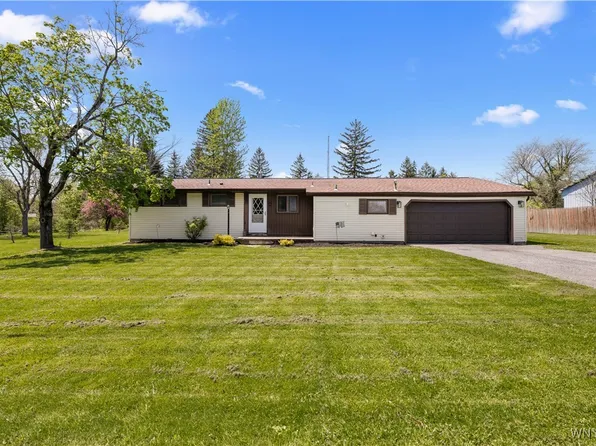 1152 Clearvue Dr, Alden, NY 14004