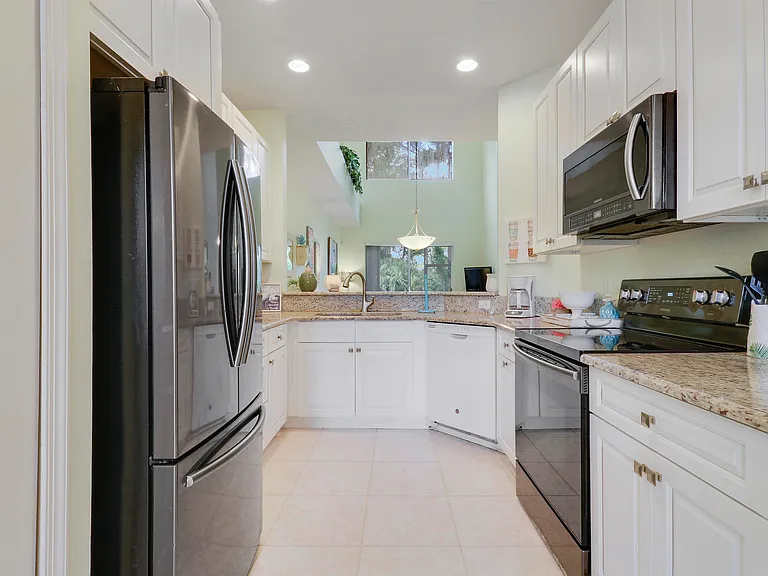9222 Wentworth Ln — Photo 6