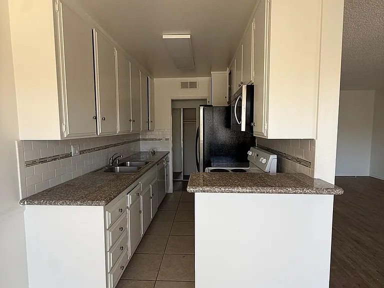 079 - 1306 N Columbus — Photo 36