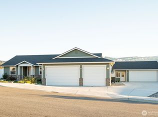 647 S Newton Avenue, East Wenatchee, WA 98802