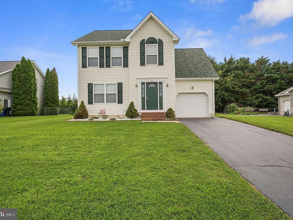 1st image of 702 Quaker Hill Rd