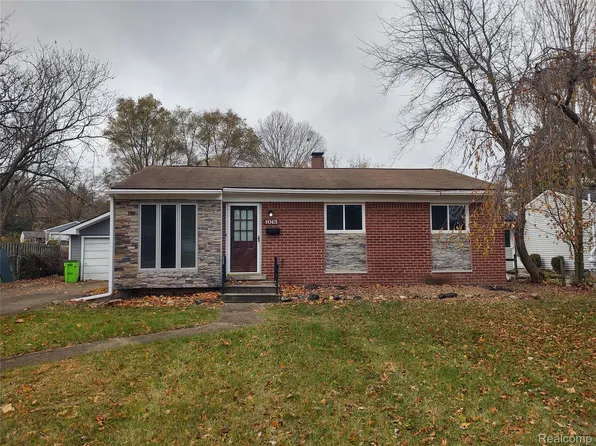 1015 Queen Ct, Milford, MI 48381