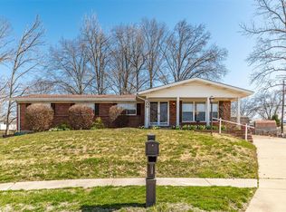 4200 Hedgemont Dr, Saint Louis, MO 63128