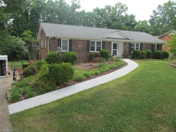 170 Queens Ct, Clemmons, NC 27012