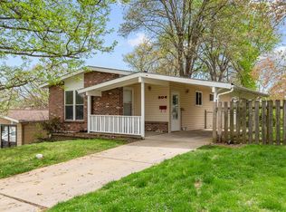 304 Saint Lawrence Dr, Ballwin, MO