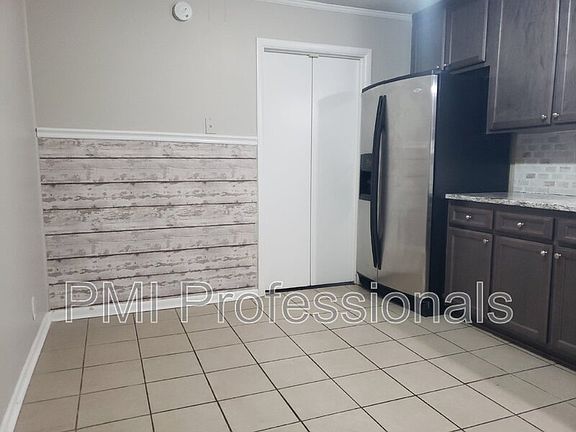 3rd image of 3809 Woodward Dr