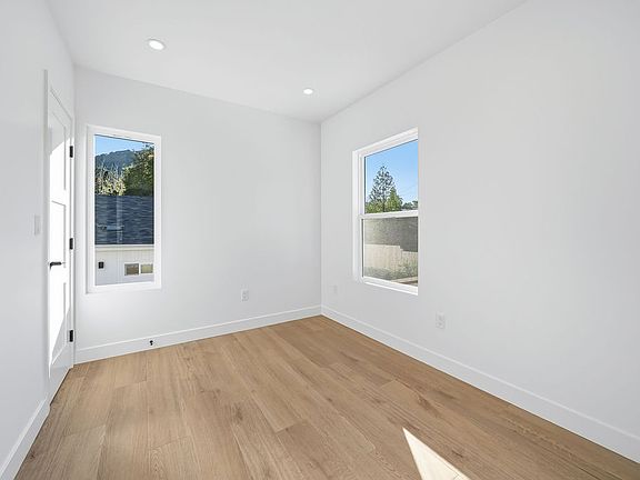 4th image of 369 Lemon St #A