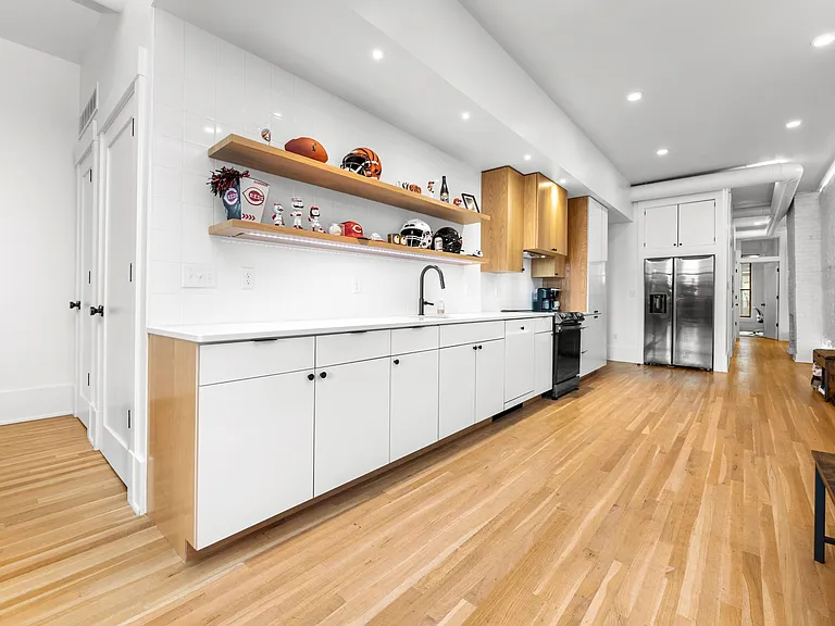 133 W Elder St #2 — Photo 7