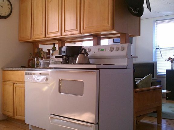4th image of 937 Christian St #2A