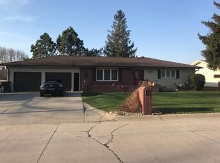 1706 Skyline Dr, Norfolk, NE 68701