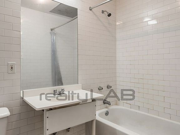 4th image of 1236 Atlantic Ave #27