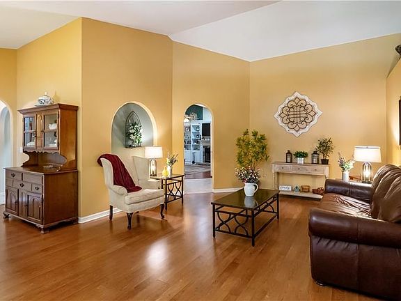 5th image of 906 Cumberland Cir