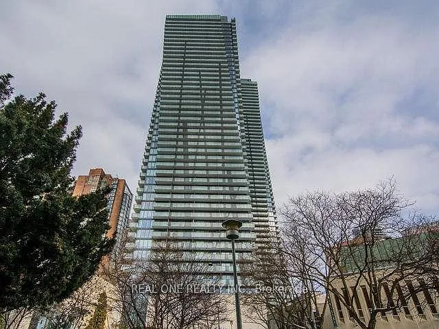 1080 Bay St #511 — Photo 2