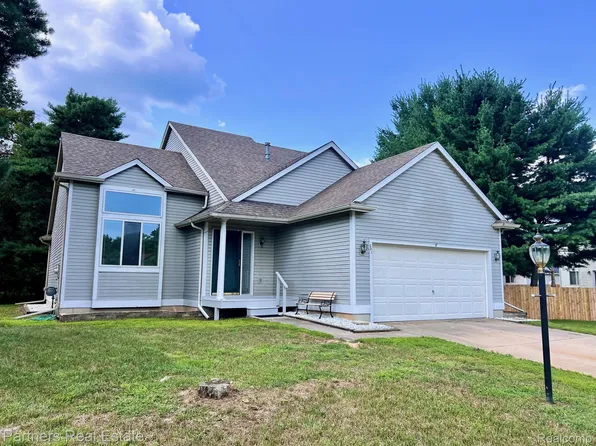351 Winding River Cv, Williamston, MI 48895