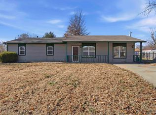 808 Sunrise Cir, Manhattan, KS 66502