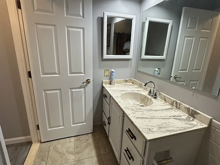 10 King Henry Cir #10 — Photo 6