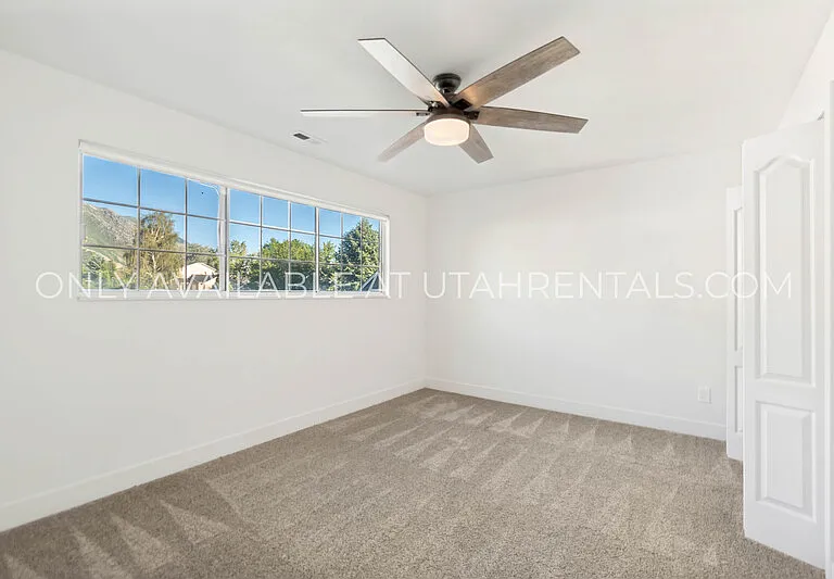 960 N Eastview Dr — Photo 14
