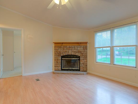 4th image of 906 Oakhurst Ave