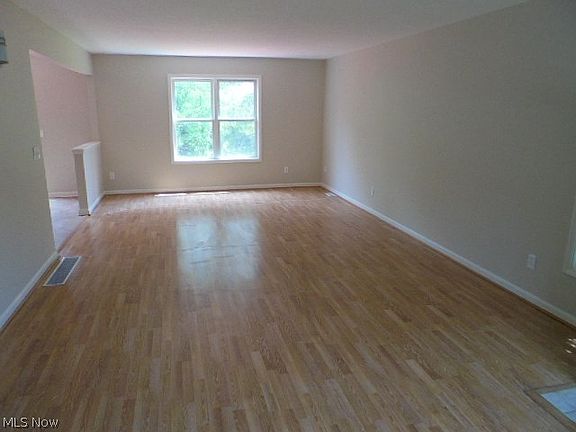 4th image of 8448 Cliffview Dr