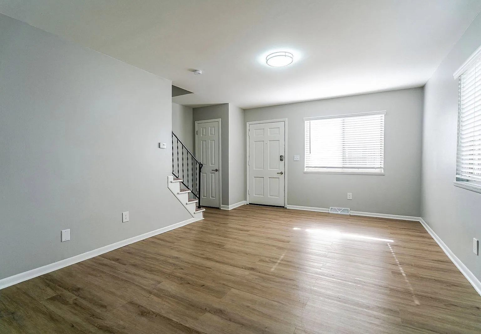 2 bed, 1.0 bath, $1,325 — Photo 4