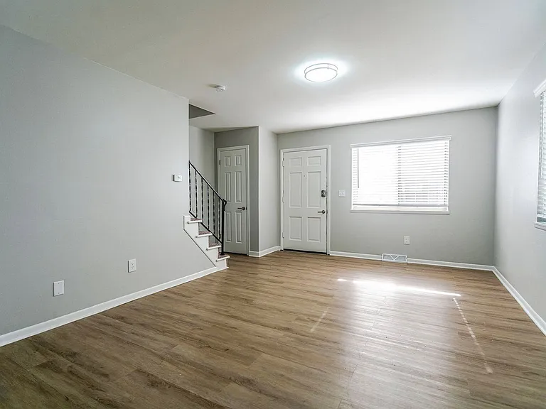 656 Riverview Dr #B — Photo 4