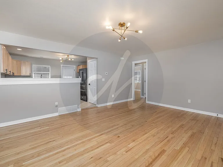 1827 W Kiowa St — Photo 4
