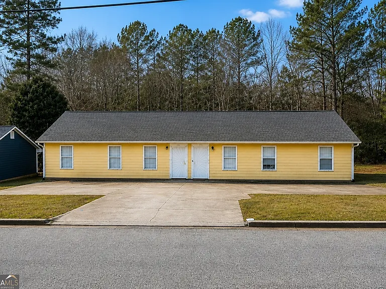 6112 Green Acres Dr SW — Photo 1