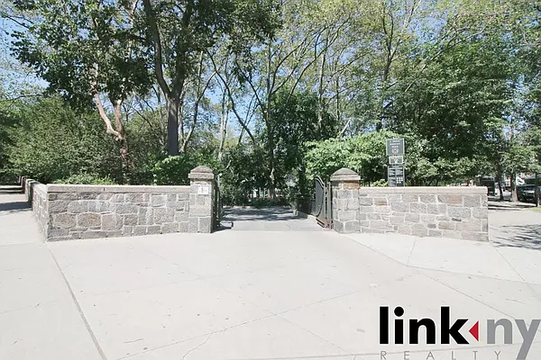 Rented by Link NY Realty | media 27