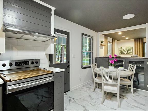 3rd image of 2632 Ridgewood Ave