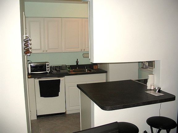 4th image of 215 Towne House Vlg