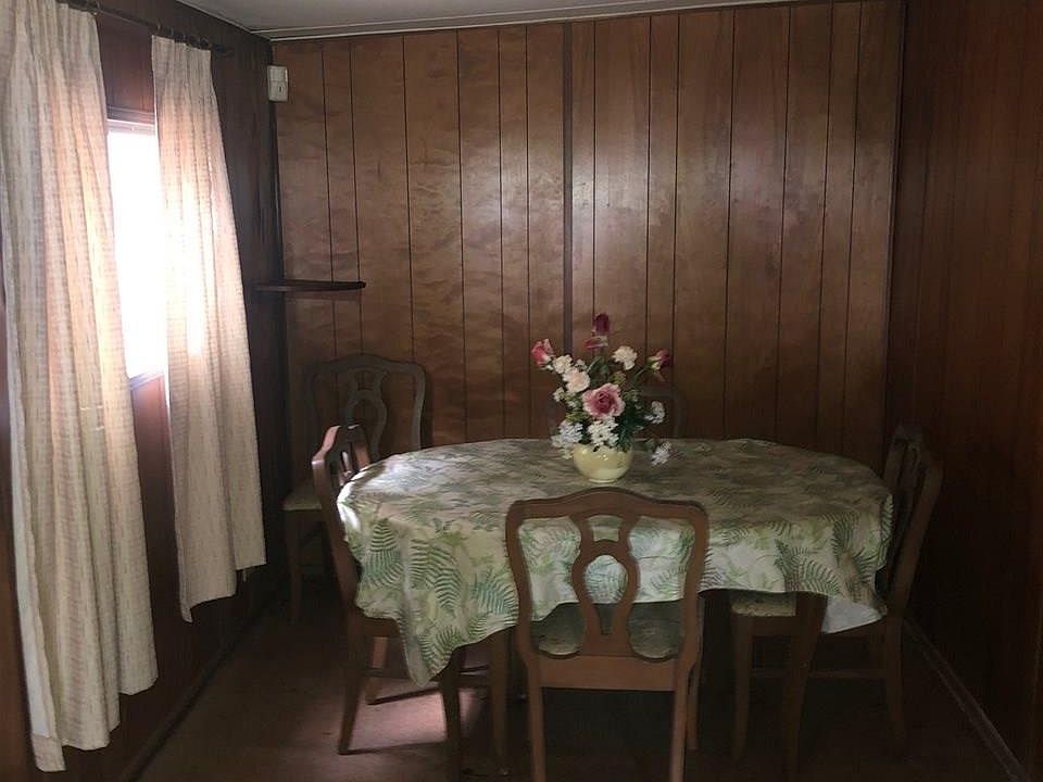 2nd image of 3940 Parkview St